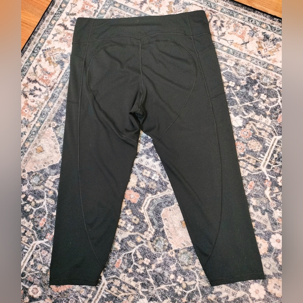 Victoria's Secret On Point FLOW Black Leggings. Size XXL. EUC! - Picture 3 of 4